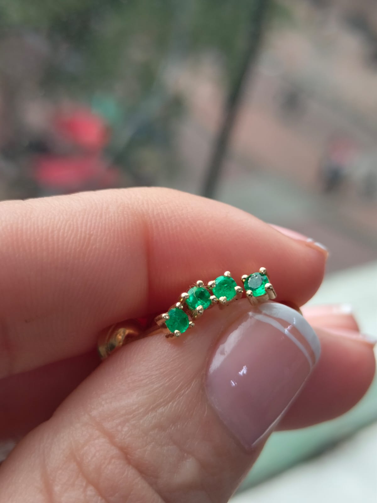 Topos en Oro 18k con Esmeraldas de 2,5 mm